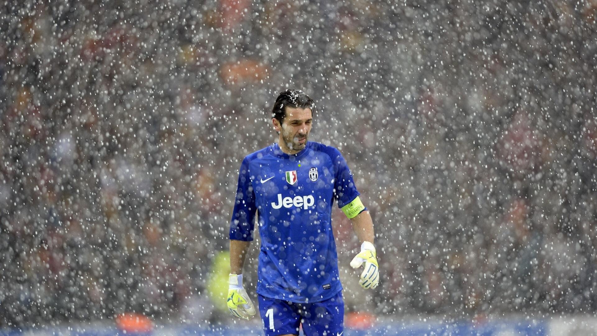 拜仁传奇埃芬博格强调前场三叉戟为卡尔创造机会，但警告梅西式对比可能阻碍新星成长